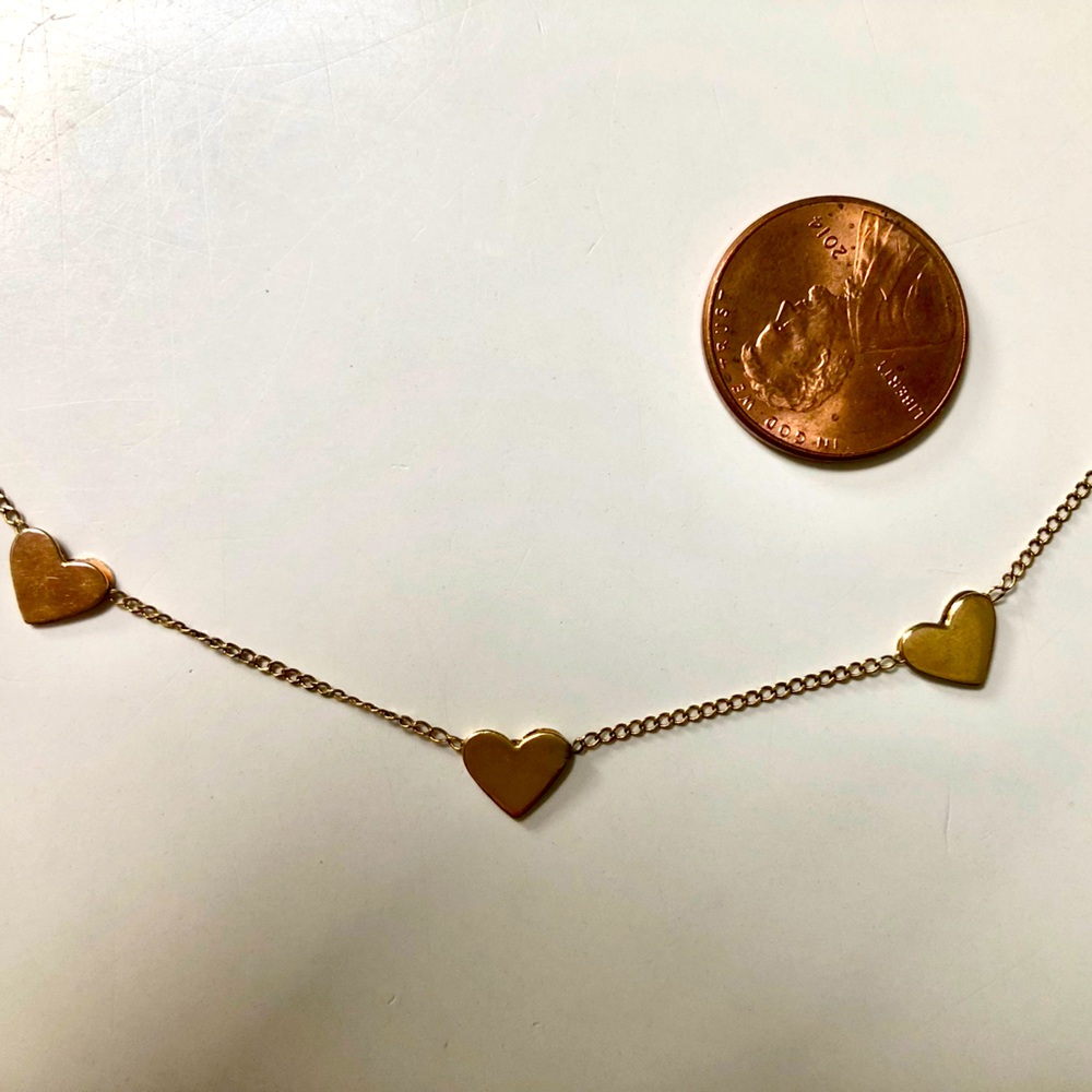 Gold chain with three hearts ❤️